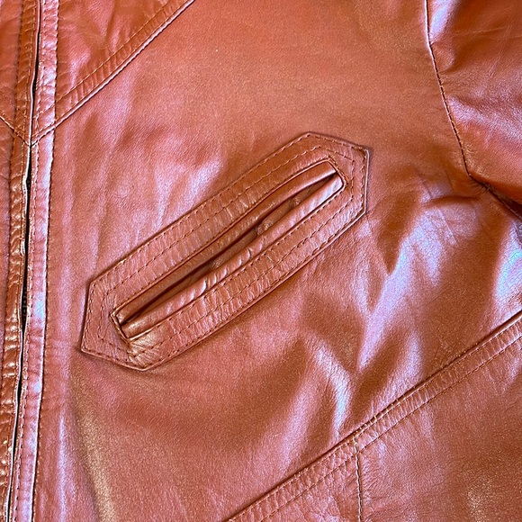 Vintage Beautiful Leather Jacket ( with no Brand Label). See Pics - Picture 5 of 16